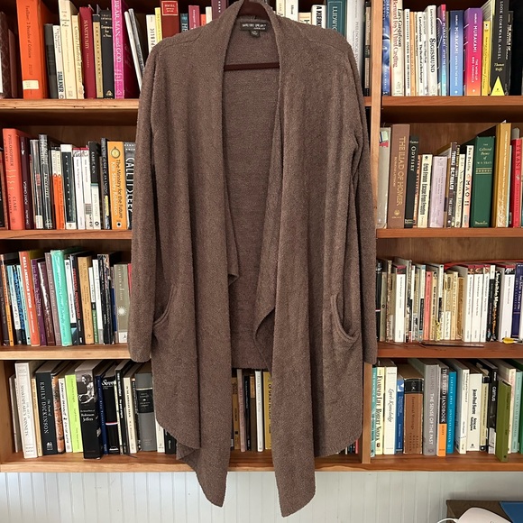 Barefoot Dreams Island Wrap - Picture 2 of 9